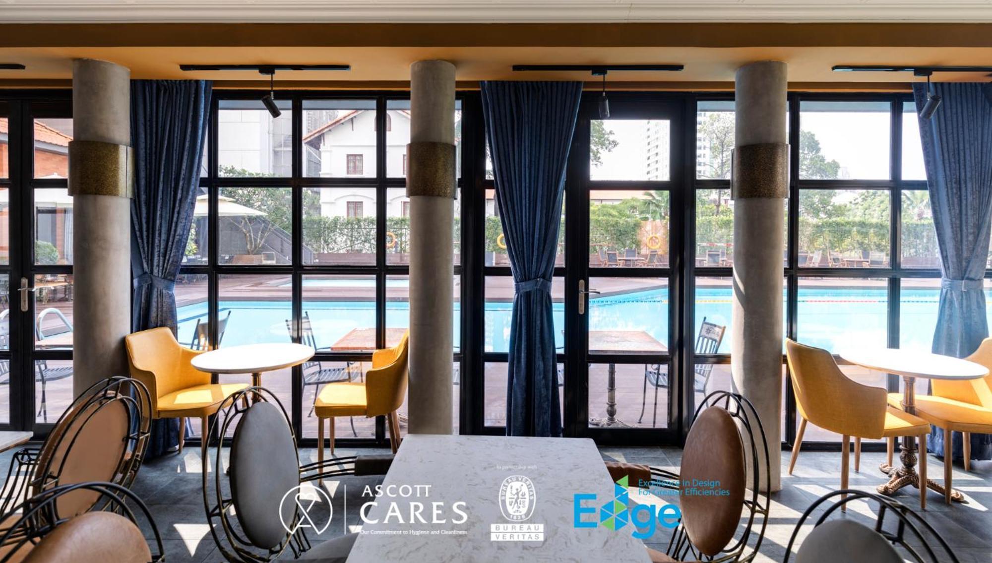 Somerset Cidade de Ho Chi Minh Exterior foto The poolside lounge at the hotel