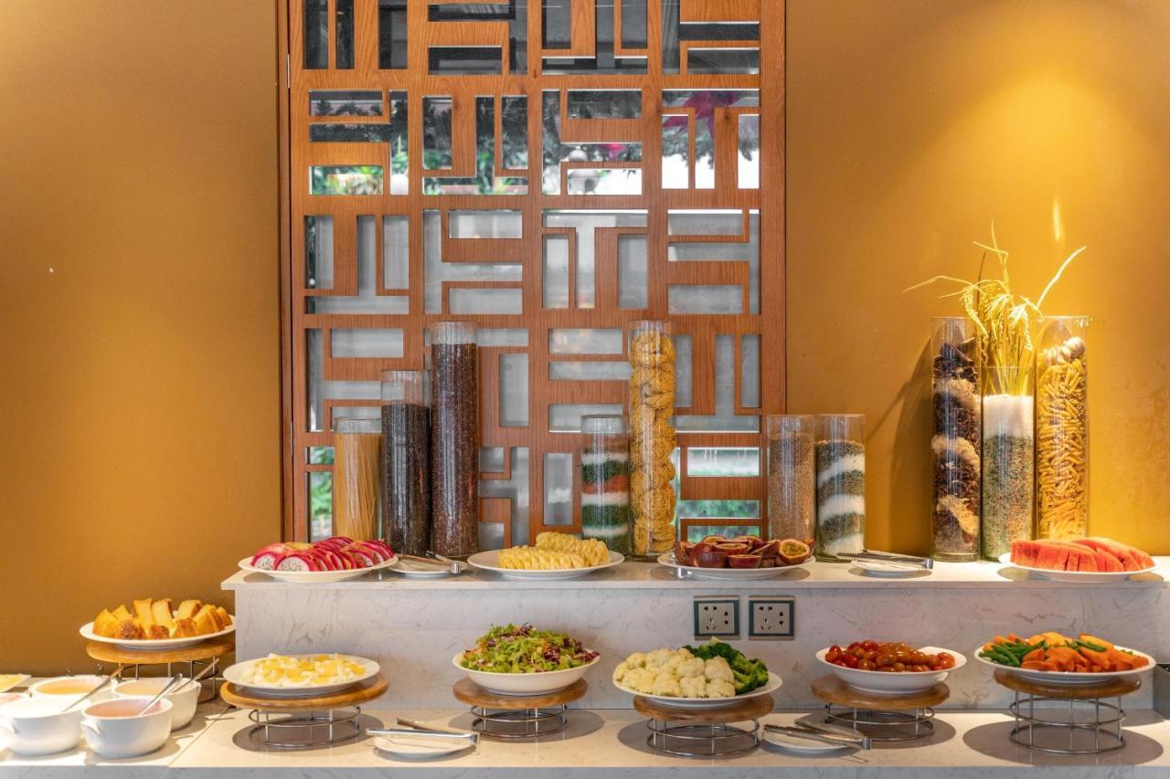 Somerset Cidade de Ho Chi Minh Exterior foto A salad bar